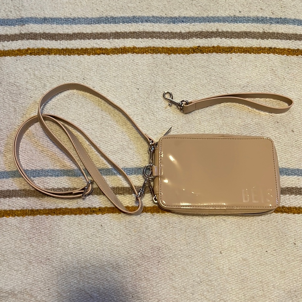 Beís Wallet and Passport holder